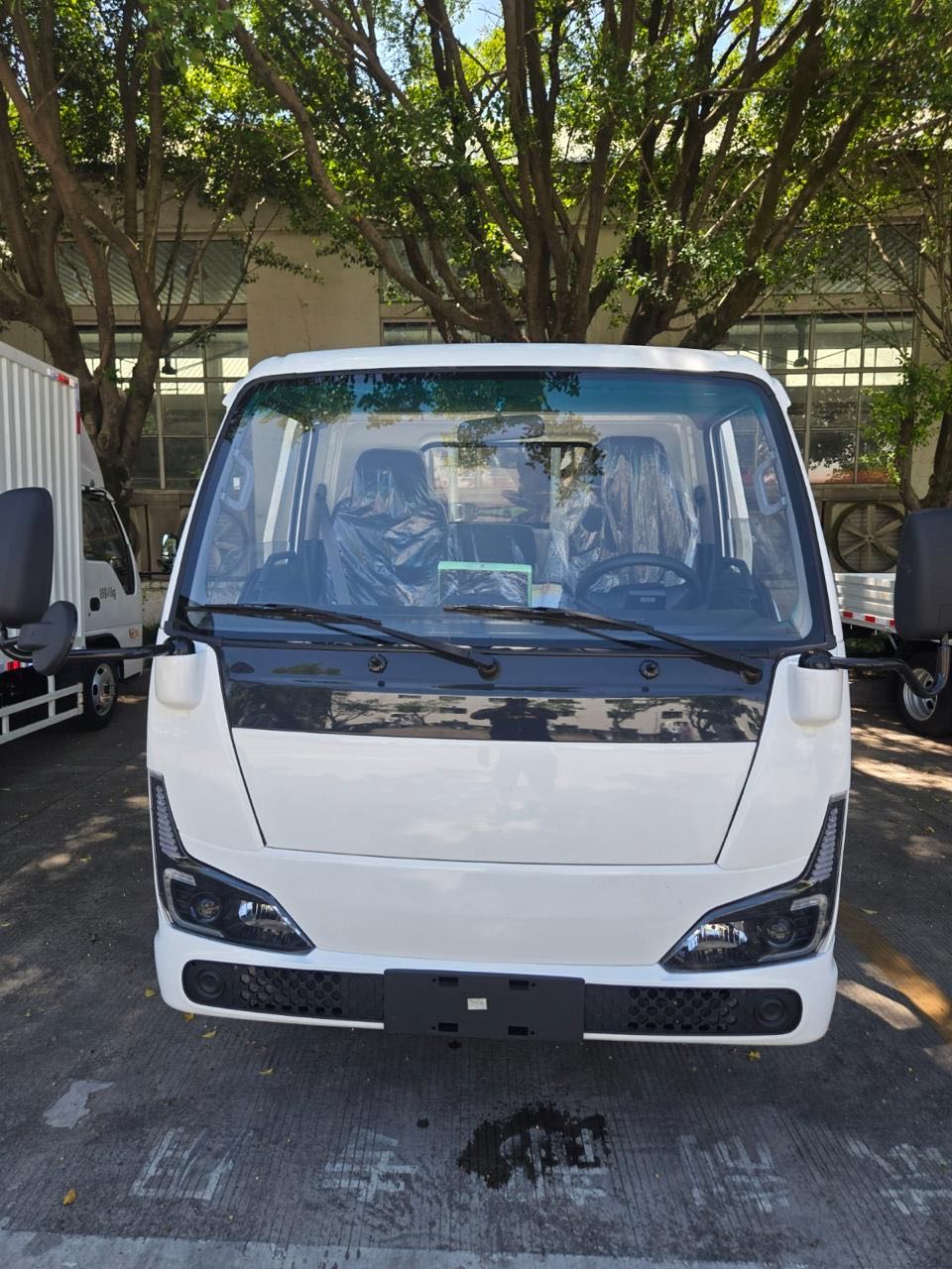 Frente del camión eléctrico STÄRK E-TRUCK 2.7T