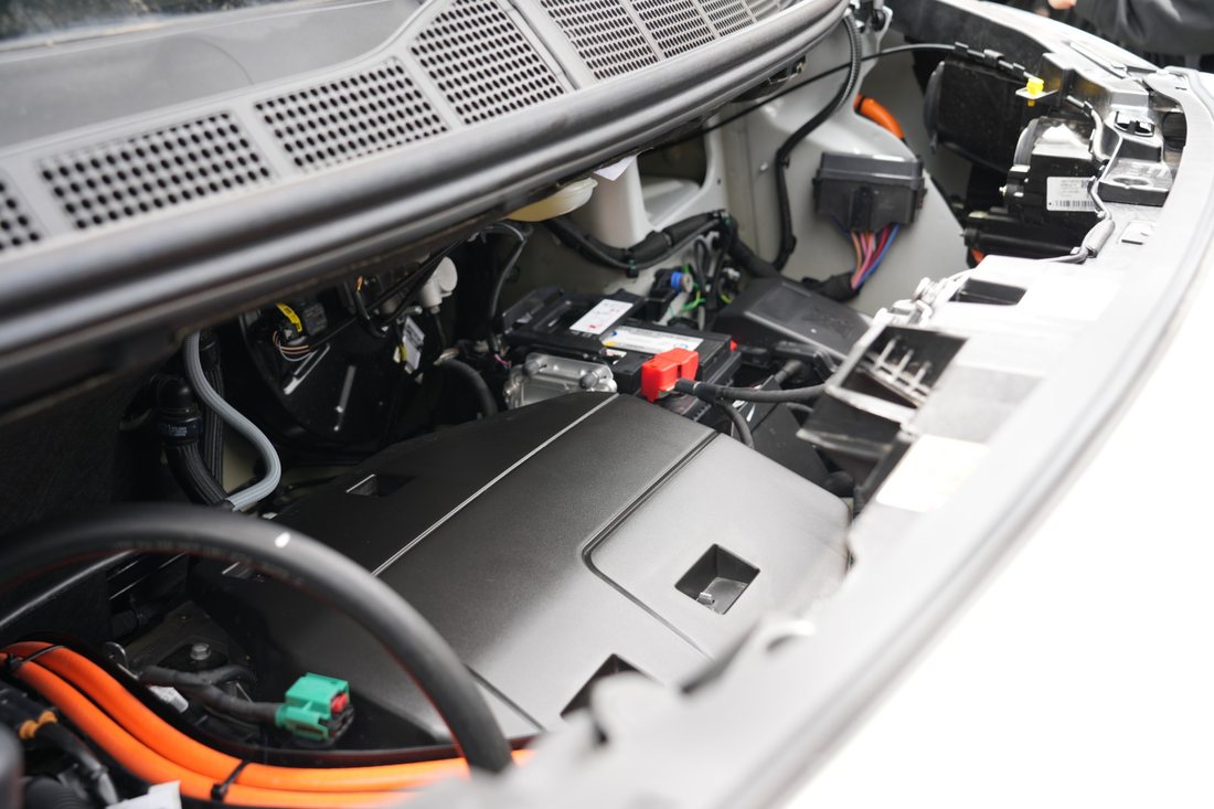 Motor eléctrico y componentes de propulsión de las vans de Peugeot
