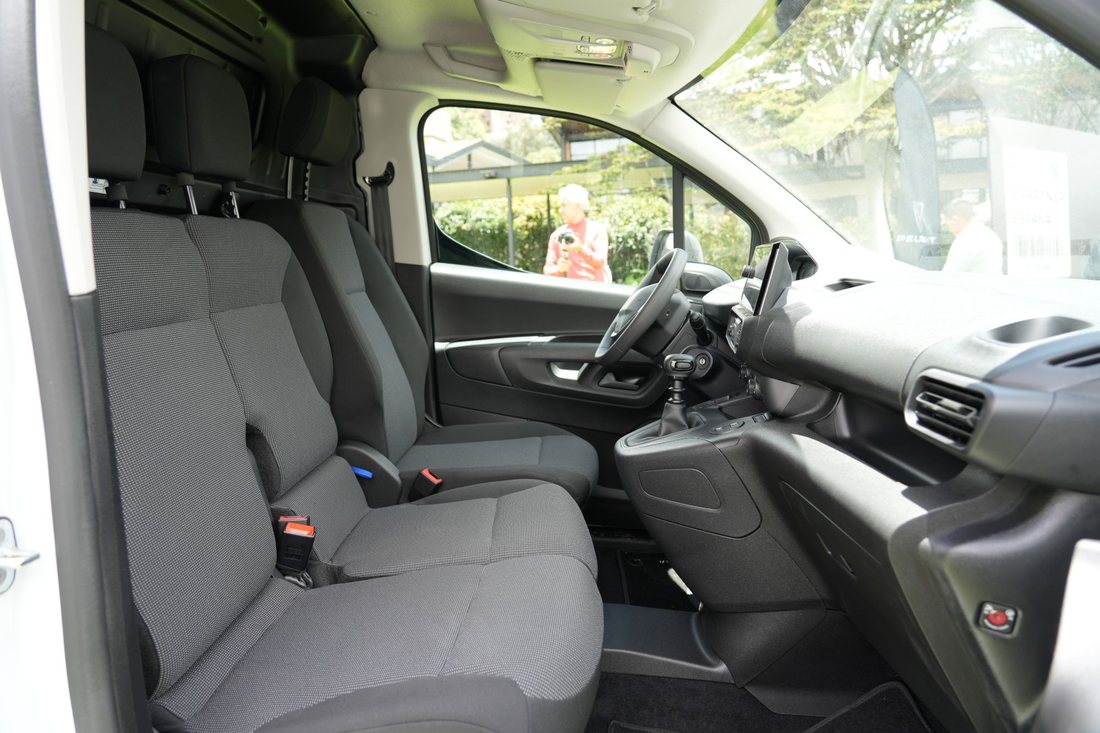 Interior y asientos de las vans eléctricas de Peugeot