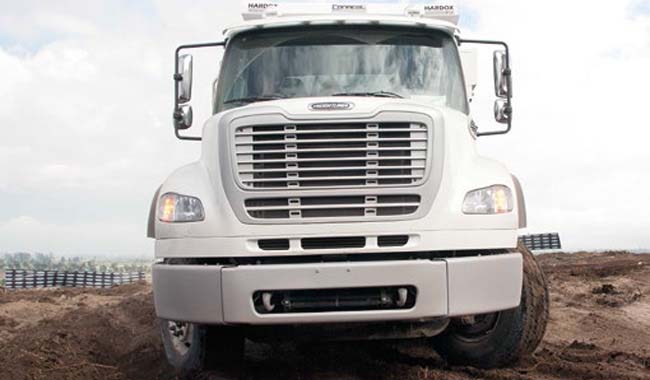 FREIGHTLINER Y MERCEDES-BENZ A LA CARGA