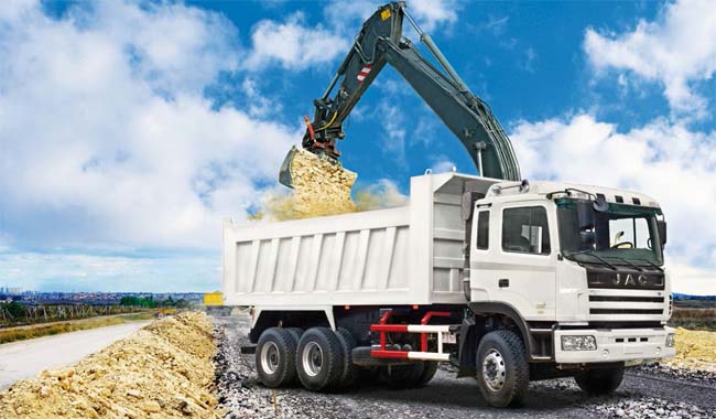 VOLQUETA JAC HFC 3251 DOBLE TROQUE, SINÓNIMO DE FIABILIDAD Y RESISTENCIA
