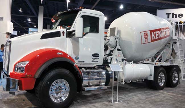 KENWORTH PRESENTÓ CINCO MODELOS DE SUS CAMIONES T880