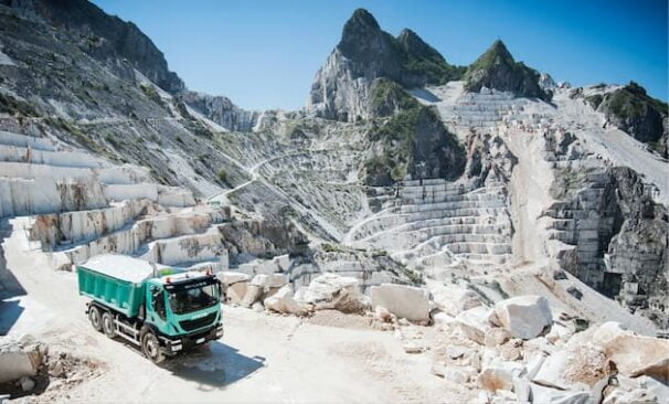 IVECO suma un extrapesado a su portafolio de camiones