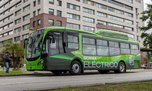 2.500 buses, 200 millones de kms y una apuesta por la descarbonización es el legado de Scania en los 25 años de TransMilenio